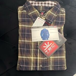 NWT!!! Scottevest, SeV Snap front shirt, size M.
